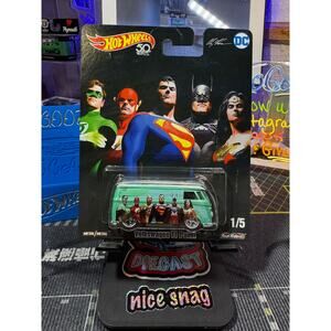 Hot Wheels 2017 Premium Volkswagen T1 Panel DC comics